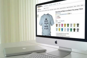 <a href="t-shirt-mit-vergewaltigungsaufruf.html" title="T-Shirt mit Vergewaltigungsaufruf - Ärger bei Amazon">T-Shirt mit Vergewaltigungsaufruf</a>